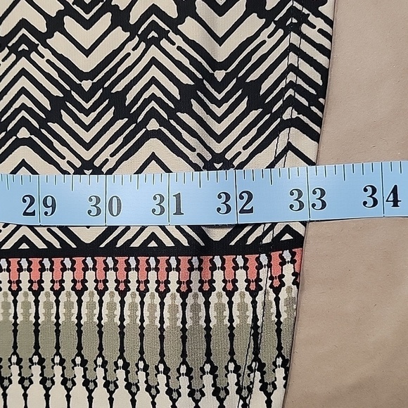 BCBGeneration Geometric Abstract Pattern Shift Dress, Size M, Short Sleeved EUC. - Picture 8 of 9